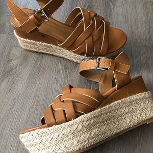 Women’s tan sandals